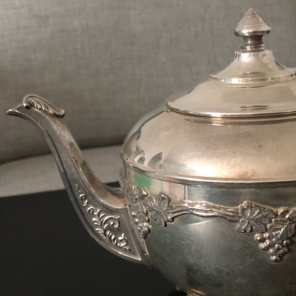 VINTAGE OLD ENGLISH REPRODUCTION SILVER-PLATED TEAPOT 1950’s - Picture 6 of 16